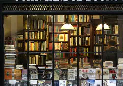 Literaturtipps zur MPU finden sich auch beim Besuch der örtlichen Buchhandlung.